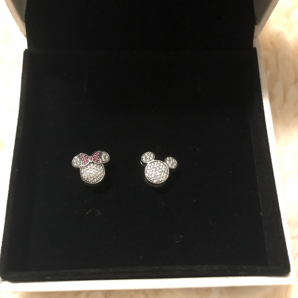 Mickey and Minney spacer clips.